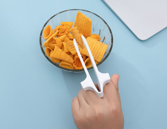 👉 Finger Chopsticks – No-Mess Snacking Tool for Gamers & Multitaskers FOR 2